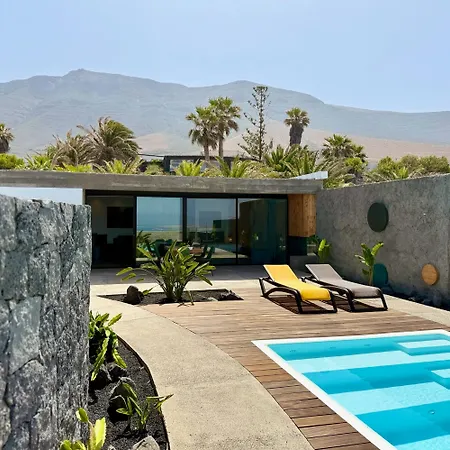 Canaryislandshost I Oliva カレタ・デ・ファマラ